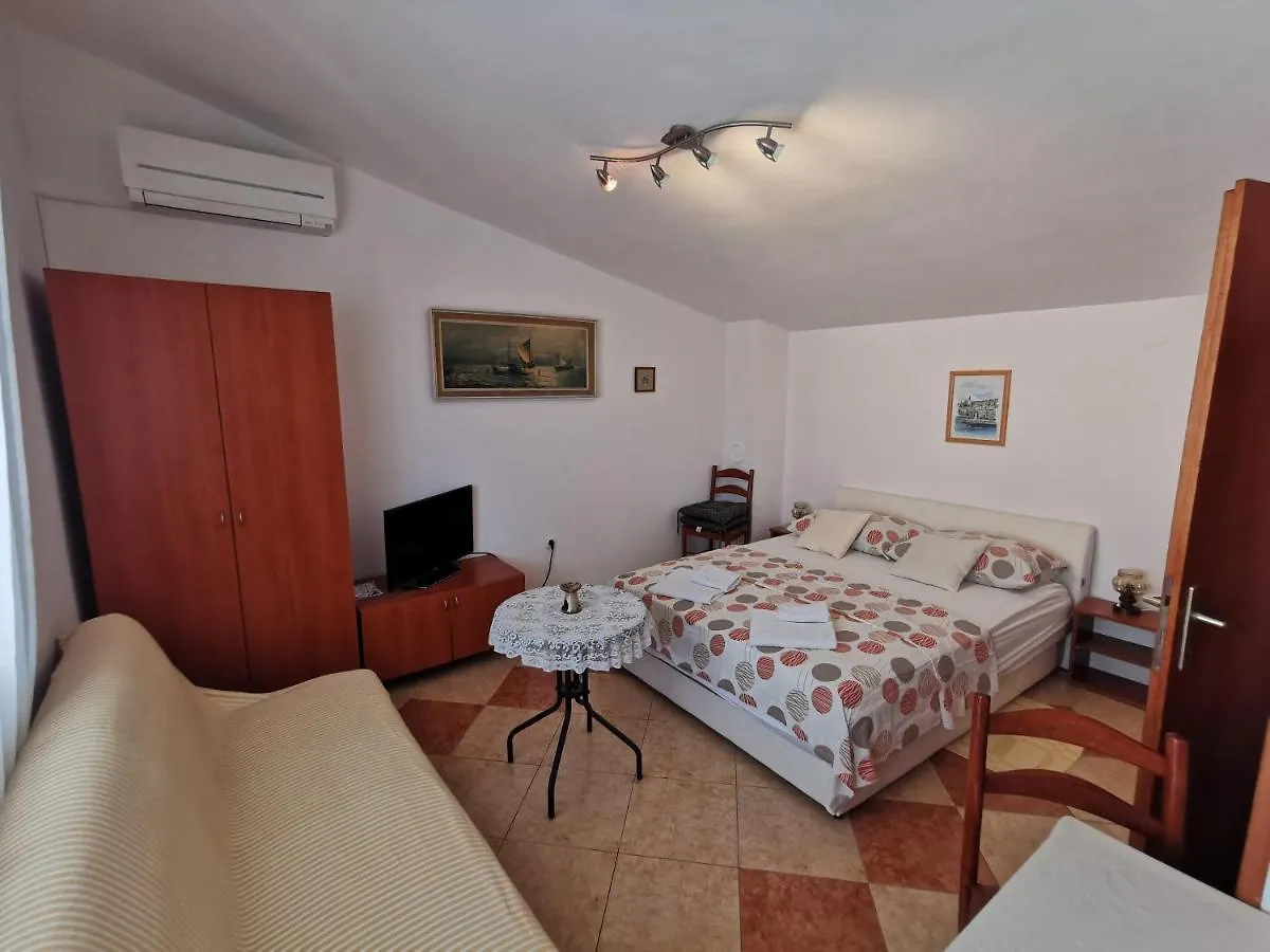 Studio Apartments Jasminka Selce