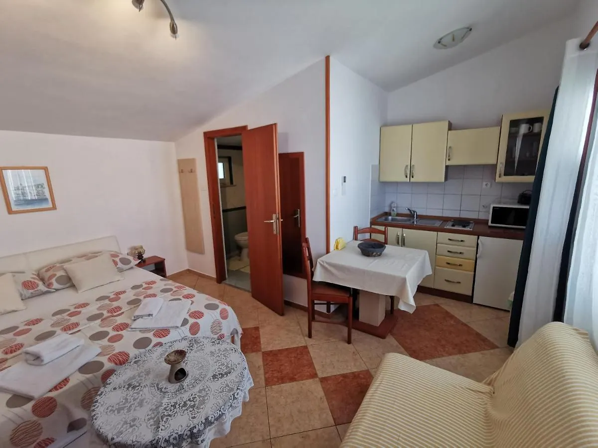 Studio Apartments Jasminka Selce