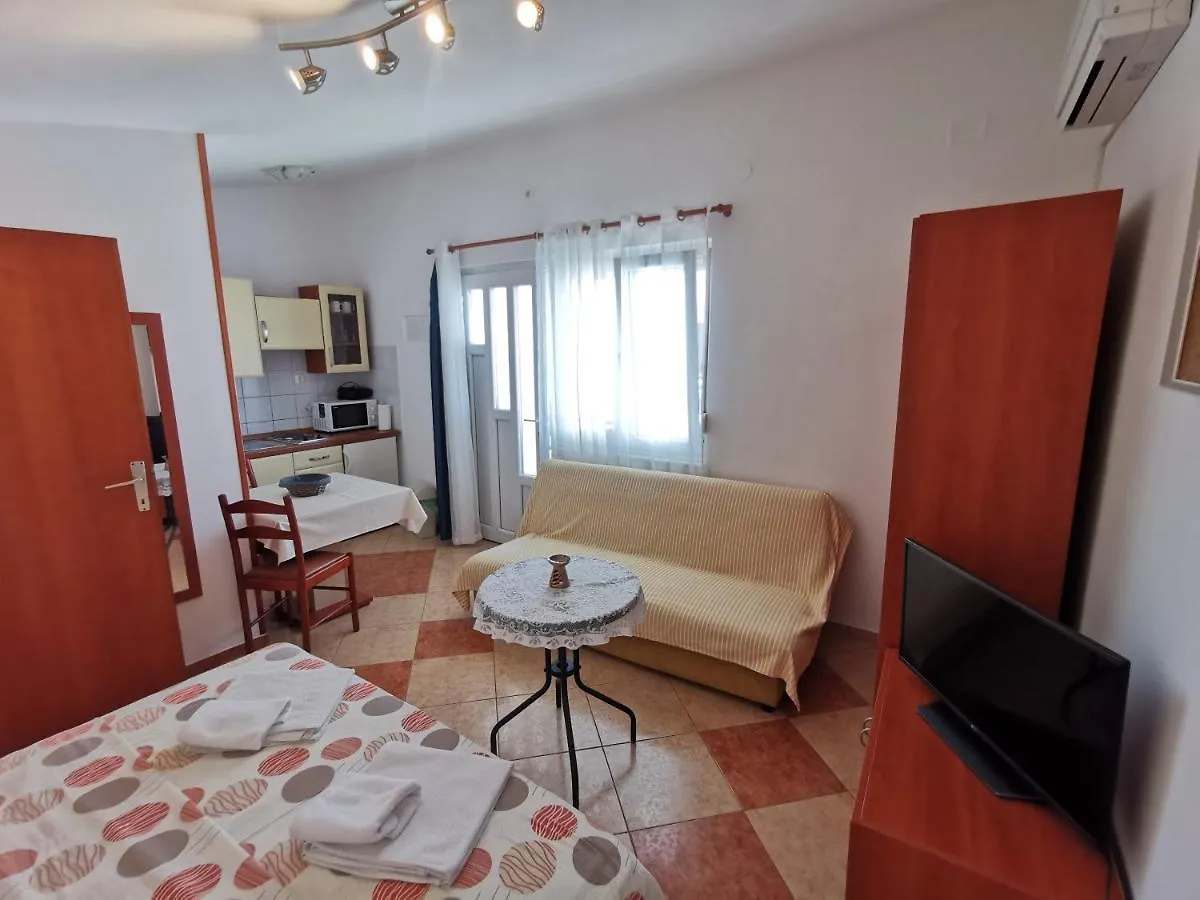 Studio Apartments Jasminka Selce 0*,