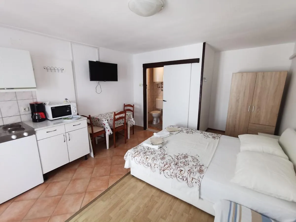 Studio Apartments Jasminka سيلتسي