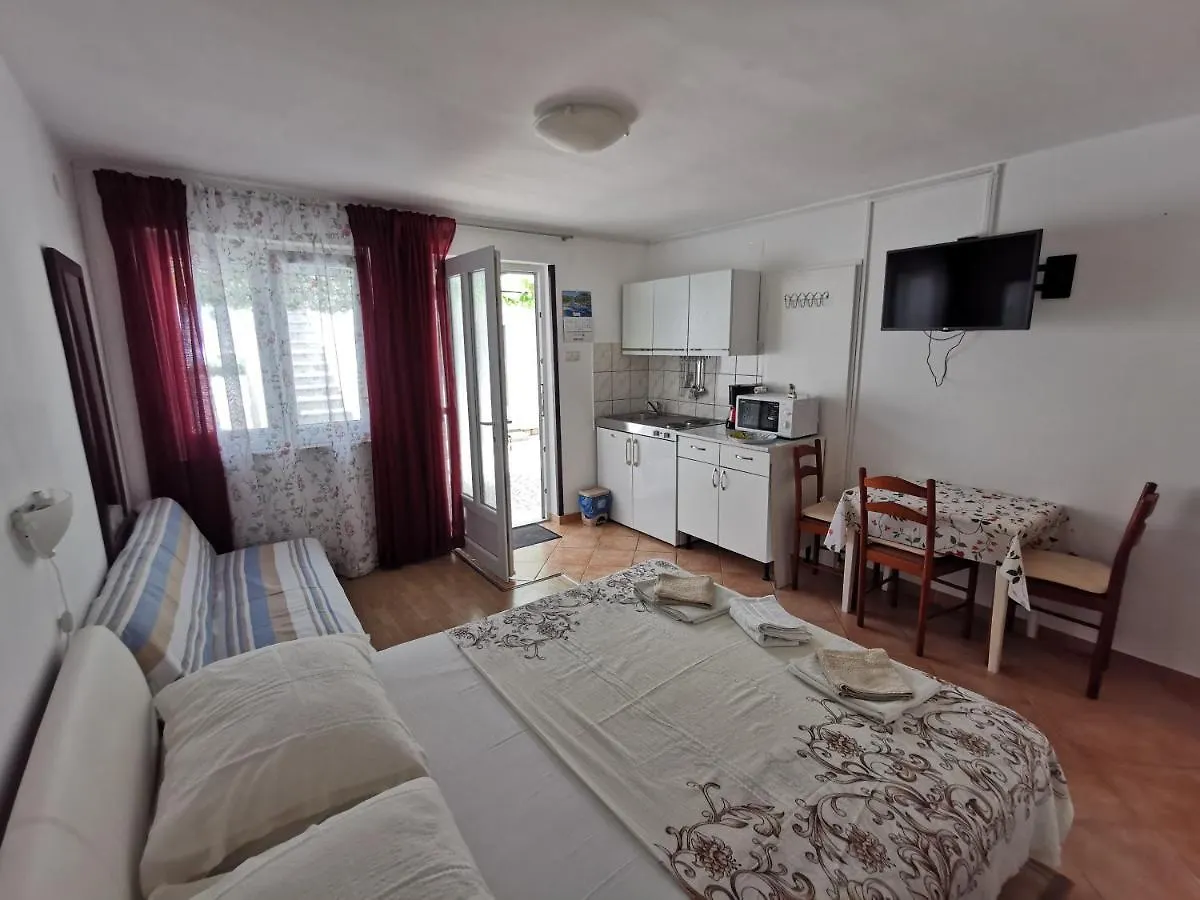 Studio Apartments Jasminka سيلتسي