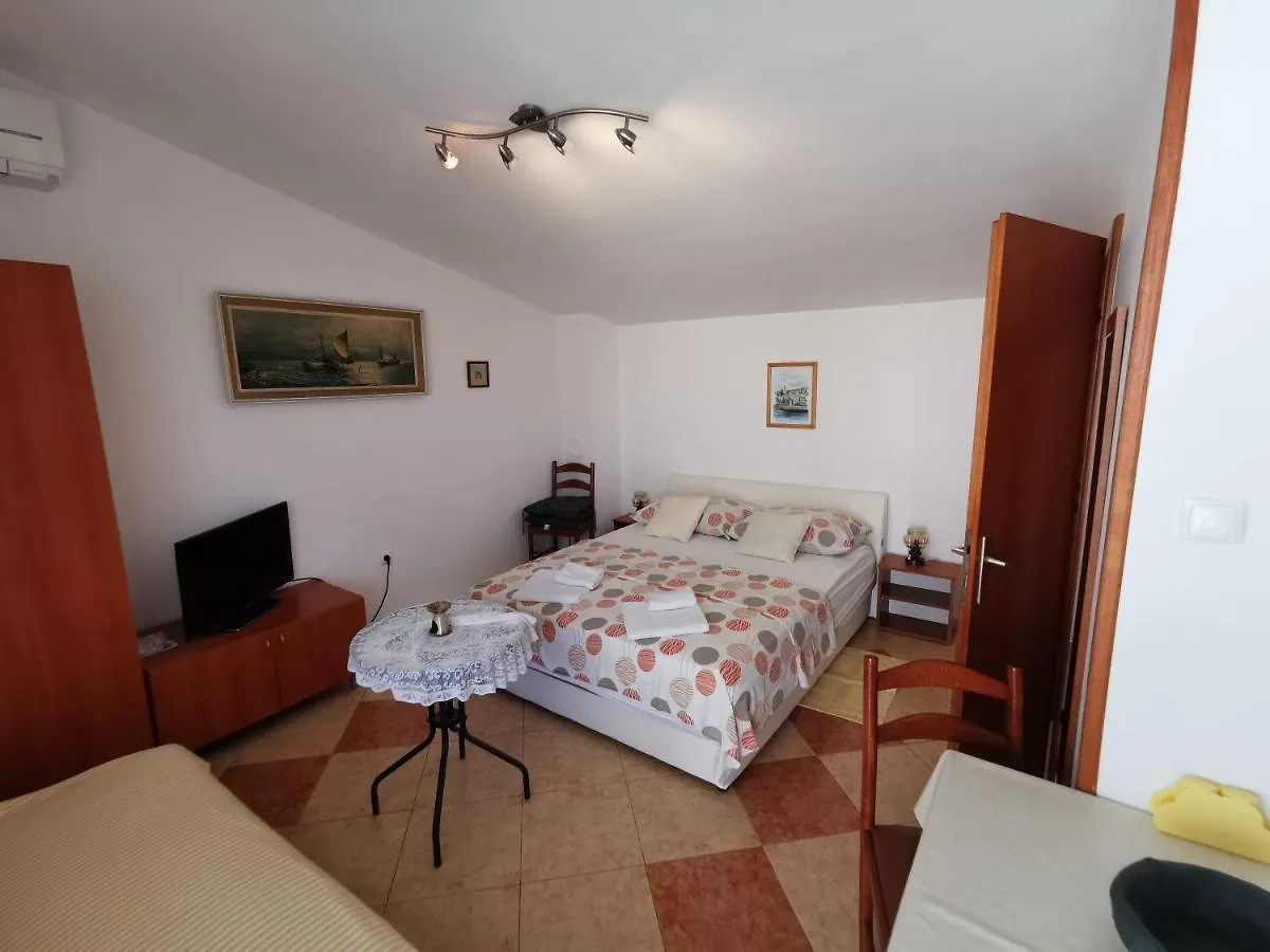 Studio Apartments Jasminka Selce 0*,