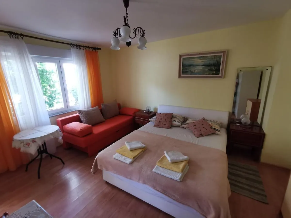 Studio Apartments Jasminka Selce